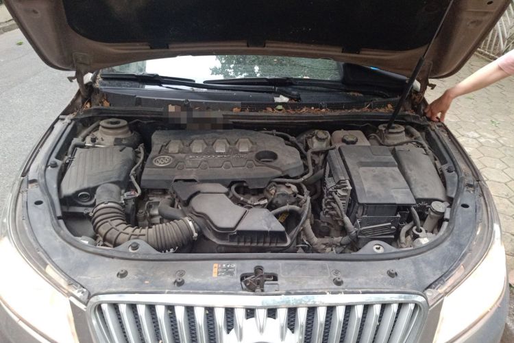 Used Buick LaCrosse 2012 2.4L SIDI Elegant Edition Engine Bay