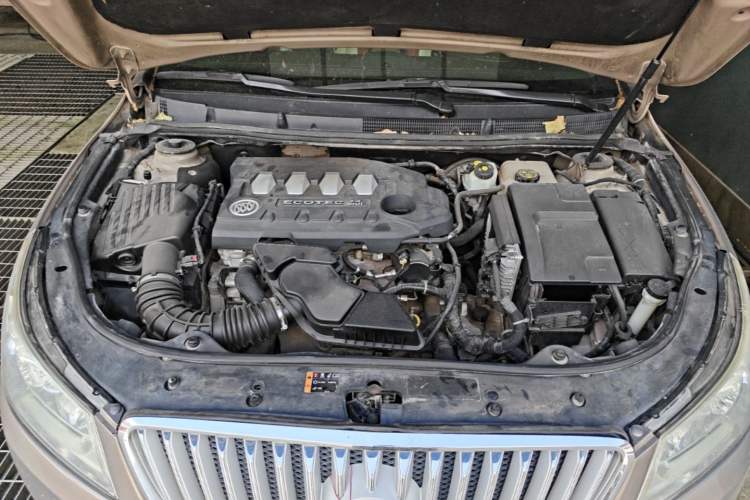 Used Buick LaCrosse 2012 2.4L SIDI Elegant Edition Engine Bay