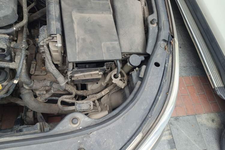 Used Buick LaCrosse 2012 2.4L SIDI Haoya Edition Engine Bay Left