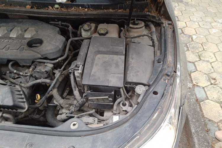 Used Buick LaCrosse 2012 2.4L SIDI Elegant Edition Engine Bay Left