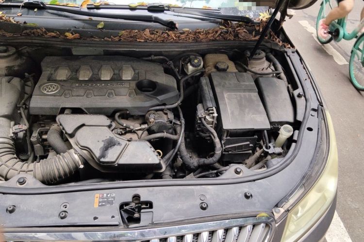 Used Buick LaCrosse 2012 2.4L SIDI Elegant Edition Engine Bay Left