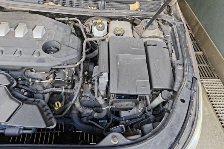 Used Buick LaCrosse 2012 2.4L SIDI Elegant Edition Engine Bay Left