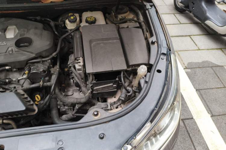 Used Buick LaCrosse 2012 2.4L SIDI Luxury Edition Engine Bay Left