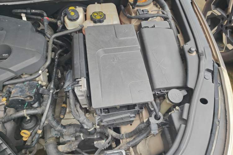Used Buick LaCrosse 2012 2.4L SIDI Luxury Edition Engine Bay Left