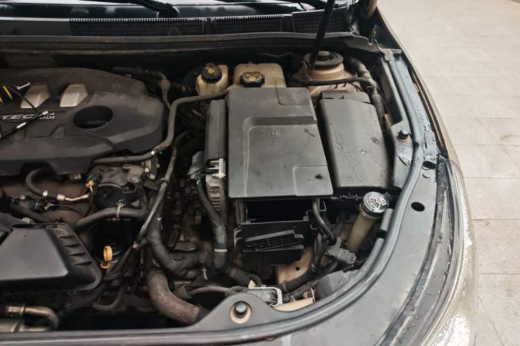 Used Buick LaCrosse 2012 2.4L SIDI Elegant Edition Engine Bay Left