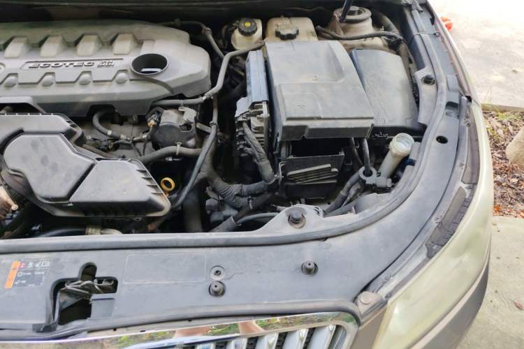 Used Buick LaCrosse 2012 2.4L SIDI Elegant Edition Engine Bay Left