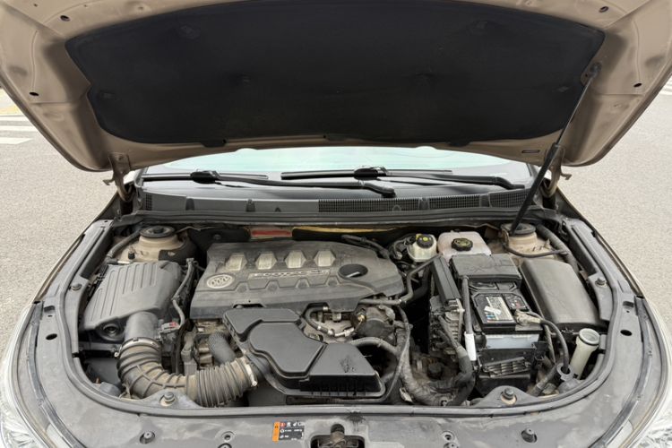 Used Buick LaCrosse 2012 2.4L SIDI Elegant Edition Engine Bay