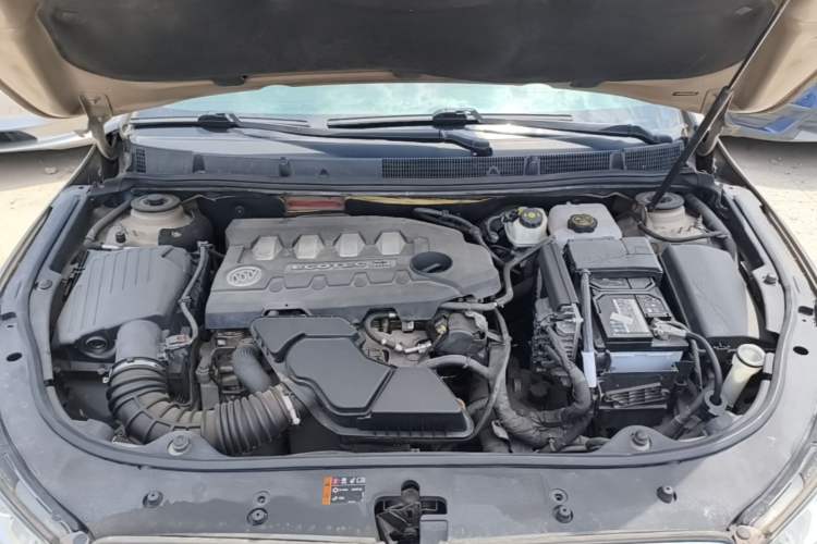 Used Buick LaCrosse 2012 2.4L SIDI Elegant Edition Engine Bay