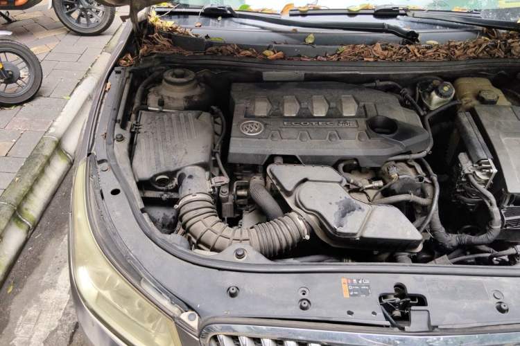 Used Buick LaCrosse 2012 2.4L SIDI Elegant Edition Engine Bay Right