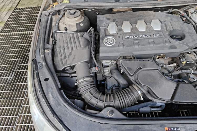 Used Buick LaCrosse 2012 2.4L SIDI Elegant Edition Engine Bay Right