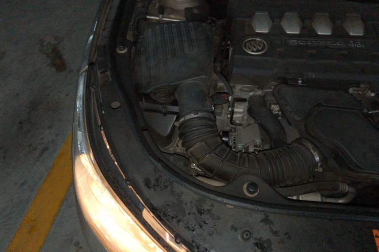 Used Buick LaCrosse 2012 2.4L SIDI Elegant Edition Engine Bay Right