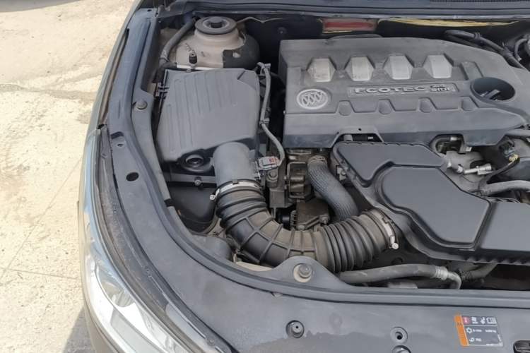 Used Buick LaCrosse 2012 2.4L SIDI Elegant Edition Engine Bay Right