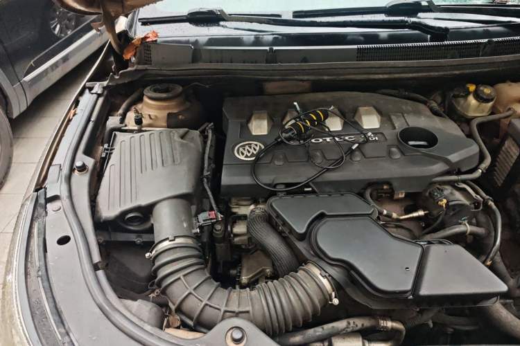 Used Buick LaCrosse 2012 2.4L SIDI Elegant Edition Engine Bay Right