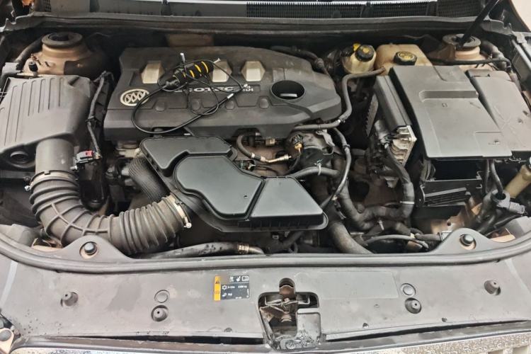 Used Buick LaCrosse 2012 2.4L SIDI Elegant Edition Engine Bay