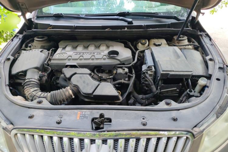 Used Buick LaCrosse 2012 2.4L SIDI Elegant Edition Engine Bay