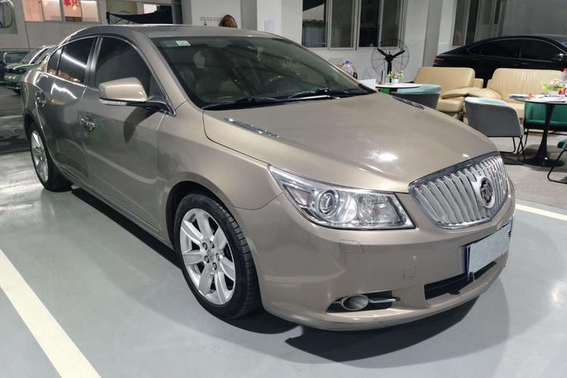 Used Buick LaCrosse 2012 2.4L SIDI Luxury Edition Front Right 45 Deg