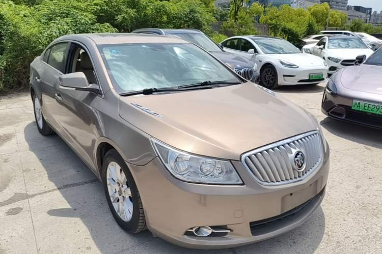 Used Buick LaCrosse 2012 2.4L SIDI Elegant Edition Front Right 45 Deg