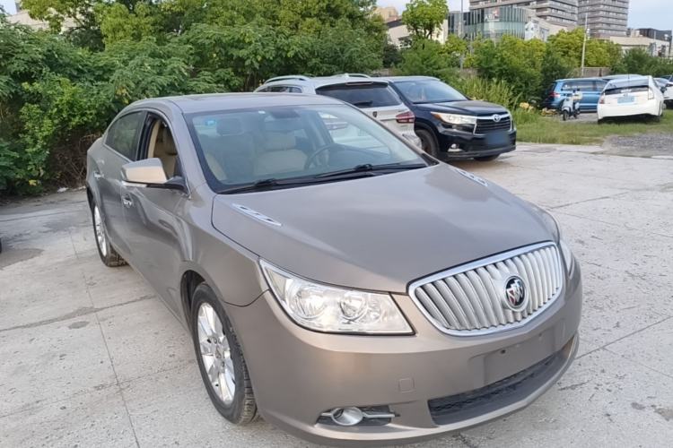 Used Buick LaCrosse 2012 2.4L SIDI Elegant Edition Front Right 45 Deg