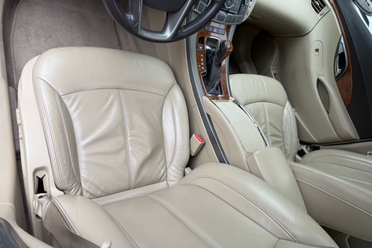 Used Buick LaCrosse 2012 2.4L SIDI Elegant Edition Interior 12
