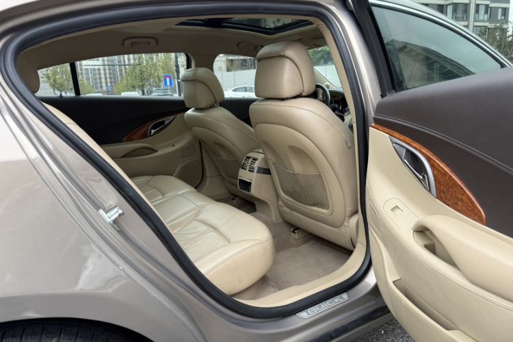 Used Buick LaCrosse 2012 2.4L SIDI Elegant Edition Interior 4