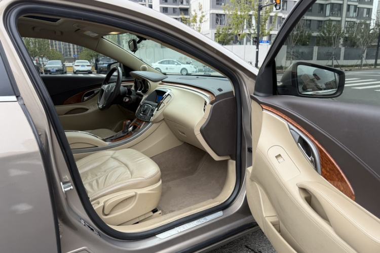 Used Buick LaCrosse 2012 2.4L SIDI Elegant Edition Interior 7