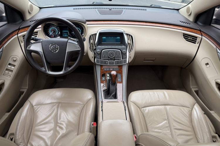 Used Buick LaCrosse 2012 2.4L SIDI Elegant Edition Interior 8