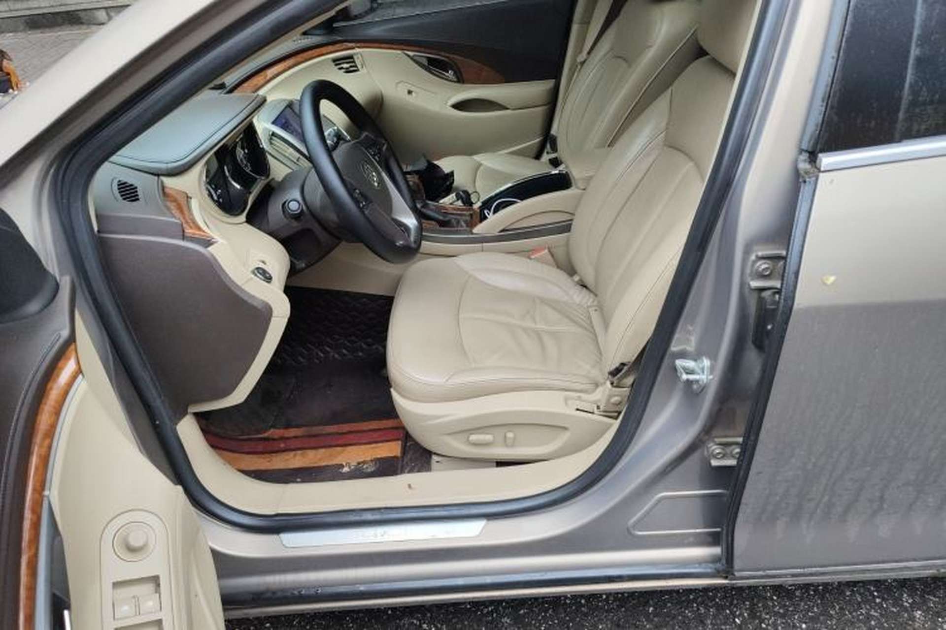 Used Buick LaCrosse 2012 2.4L SIDI Elegant Edition Left Front Seat