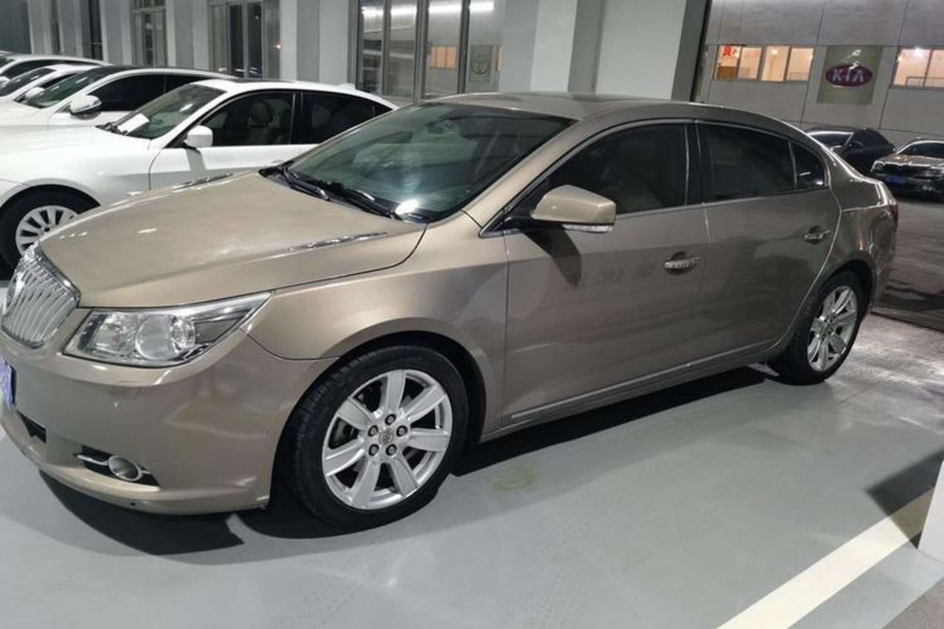 Used Buick LaCrosse 2012 2.4L SIDI Luxury Edition Left Side