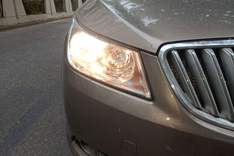Used Buick LaCrosse 2012 2.4L SIDI Elegant Edition Right Front Headlight