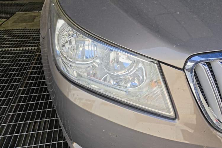 Used Buick LaCrosse 2012 2.4L SIDI Elegant Edition Right Front Headlight