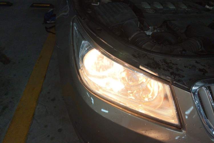 Used Buick LaCrosse 2012 2.4L SIDI Elegant Edition Right Front Headlight