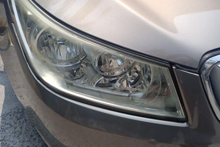 Used Buick LaCrosse 2012 2.4L SIDI Elegant Edition Right Front Headlight