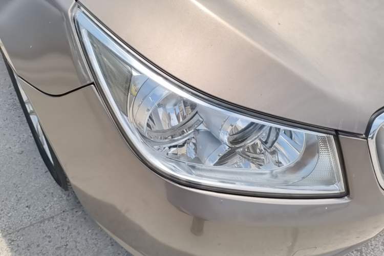 Used Buick LaCrosse 2012 2.4L SIDI Elegant Edition Right Front Headlight