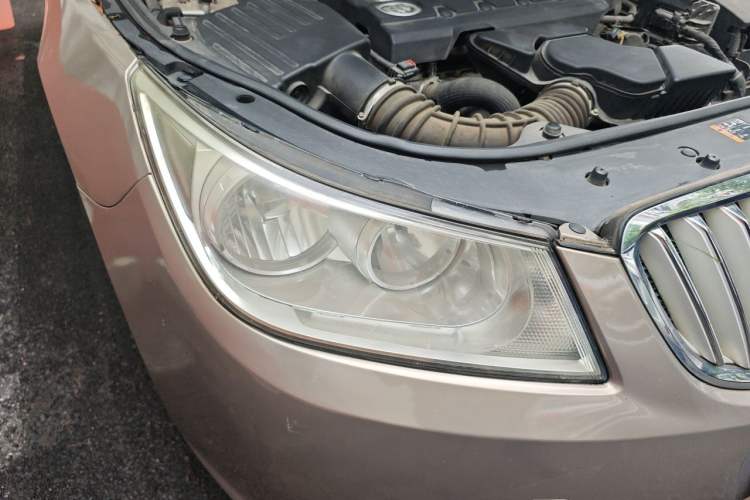 Used Buick LaCrosse 2012 2.4L SIDI Elegant Edition Right Front Headlight