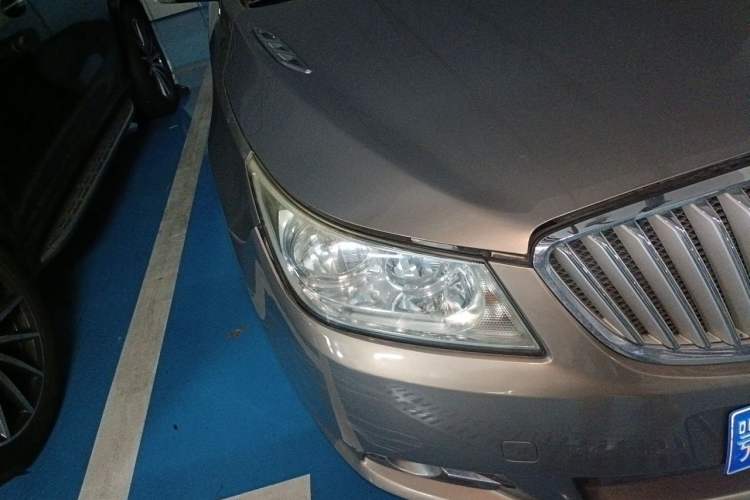 Used Buick LaCrosse 2012 2.4L SIDI Elegant Edition Right Front Headlight