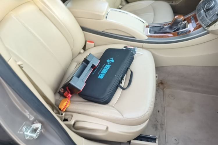 Used Buick LaCrosse 2012 2.4L SIDI Elegant Edition Right Front Seat