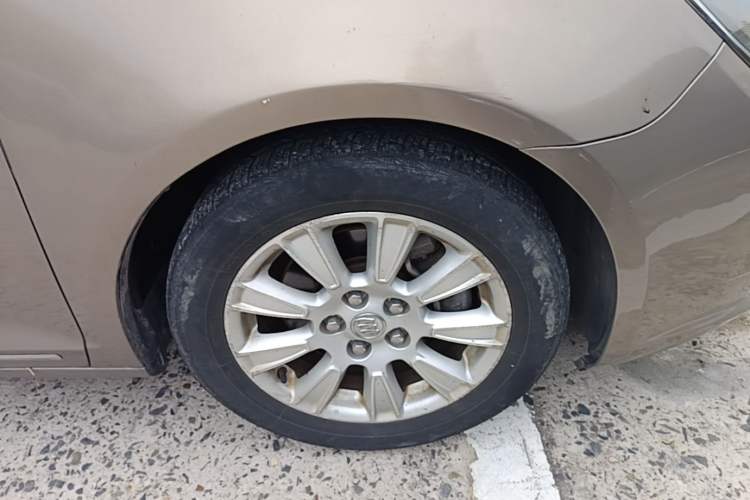 Used Buick LaCrosse 2012 2.4L SIDI Comfort Edition Right Front Wheel Hub