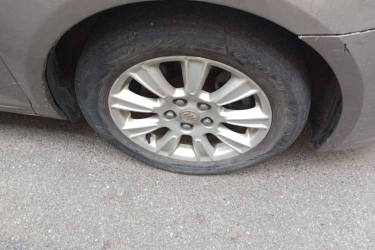 Used Buick LaCrosse 2012 2.4L SIDI Elegant Edition Right Front Wheel Hub