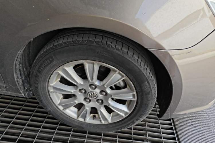 Used Buick LaCrosse 2012 2.4L SIDI Elegant Edition Right Front Wheel Hub