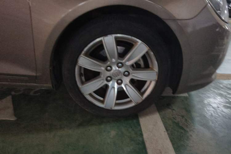 Used Buick LaCrosse 2012 2.4L SIDI Haoya Edition Right Front Wheel Hub