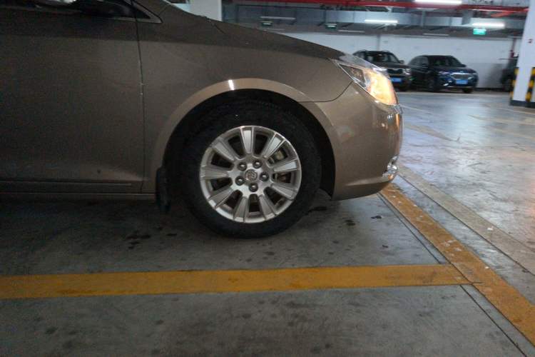 Used Buick LaCrosse 2012 2.4L SIDI Elegant Edition Right Front Wheel Hub