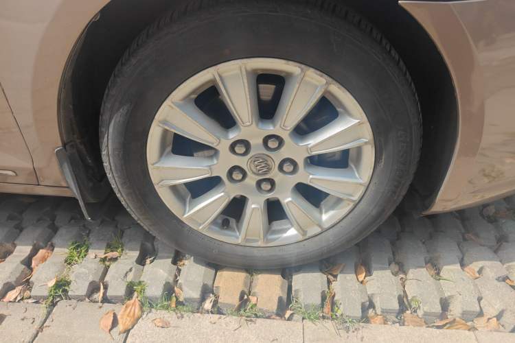 Used Buick LaCrosse 2012 2.4L SIDI Haoya Edition Right Front Wheel Hub