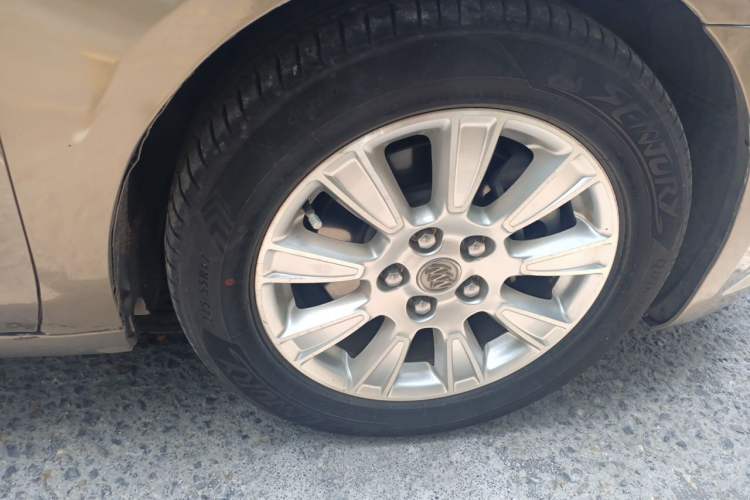 Used Buick LaCrosse 2012 2.4L SIDI Elegant Edition Right Front Wheel Hub