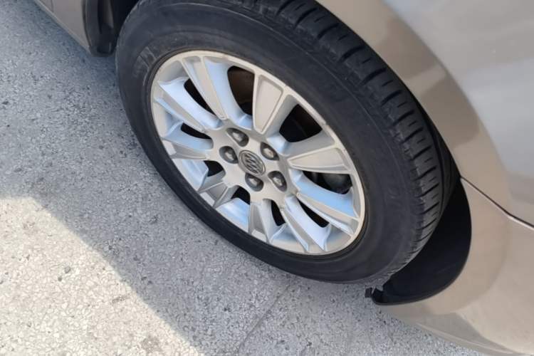 Used Buick LaCrosse 2012 2.4L SIDI Elegant Edition Right Front Wheel Hub