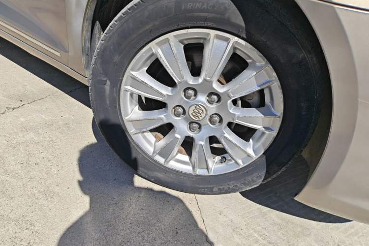 Used Buick LaCrosse 2012 2.4L SIDI Haoya Edition Right Front Wheel Hub