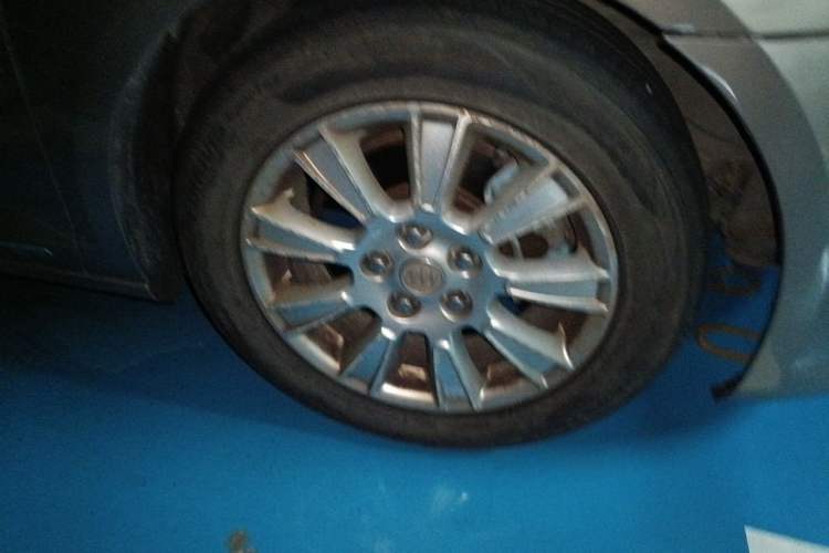 Used Buick LaCrosse 2012 2.4L SIDI Elegant Edition Right Front Wheel Hub