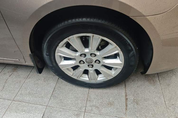 Used Buick LaCrosse 2012 2.4L SIDI Elegant Edition Right Front Wheel Hub
