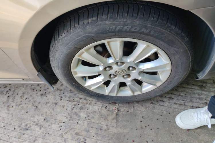 Used Buick LaCrosse 2012 2.4L SIDI Elegant Edition Right Front Wheel Hub
