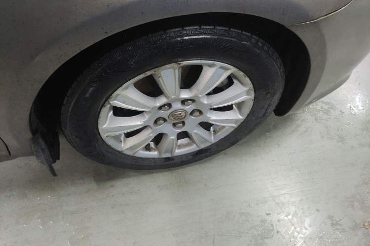 Used Buick LaCrosse 2012 2.4L SIDI Haoya Edition Right Front Wheel Hub