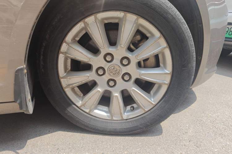 Used Buick LaCrosse 2012 2.4L SIDI Elegant Edition Right Front Wheel Hub